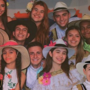 Colombia Canta y Encanta