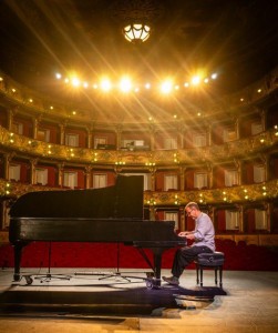 César López