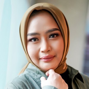 Tya Subiakto