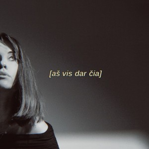 aš vis dar čia