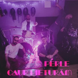 Caur Pieturām