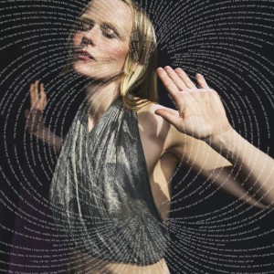 Í ring við tær by FRUM & Lea Kampmann & Beinir Bergsson