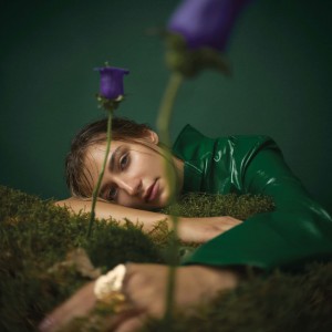 Tyliai Pakuždėk (feat. Nombeko Auguste)