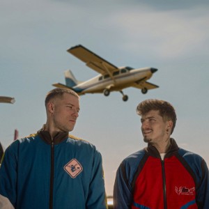 Átutazó by Hundred Sins & VALMAR