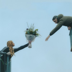 Bliv hvor du er by Rosa & Artigeardit