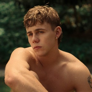 SHE DON'T NEED TO KNOW by The Kid LAROI