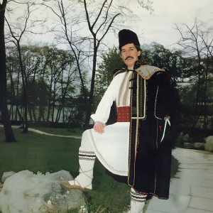 Hai, Hai, Cu Tresioara by Liviu Vasilica